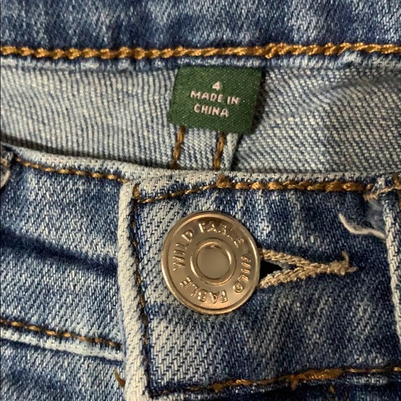 High waisted distressed medium wash jeans - Picture 2 of 3